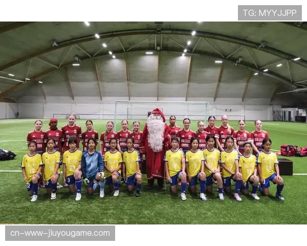 决赛后双方球员握手致敬体现体育精神，球赛与握手问题